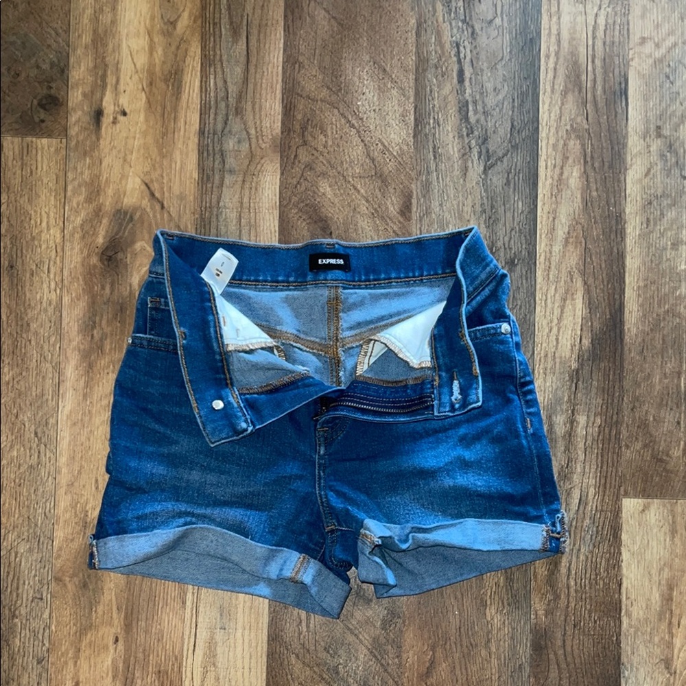 Express Women's high waisted Blue Denim Midi Shorts size 0 stretchy